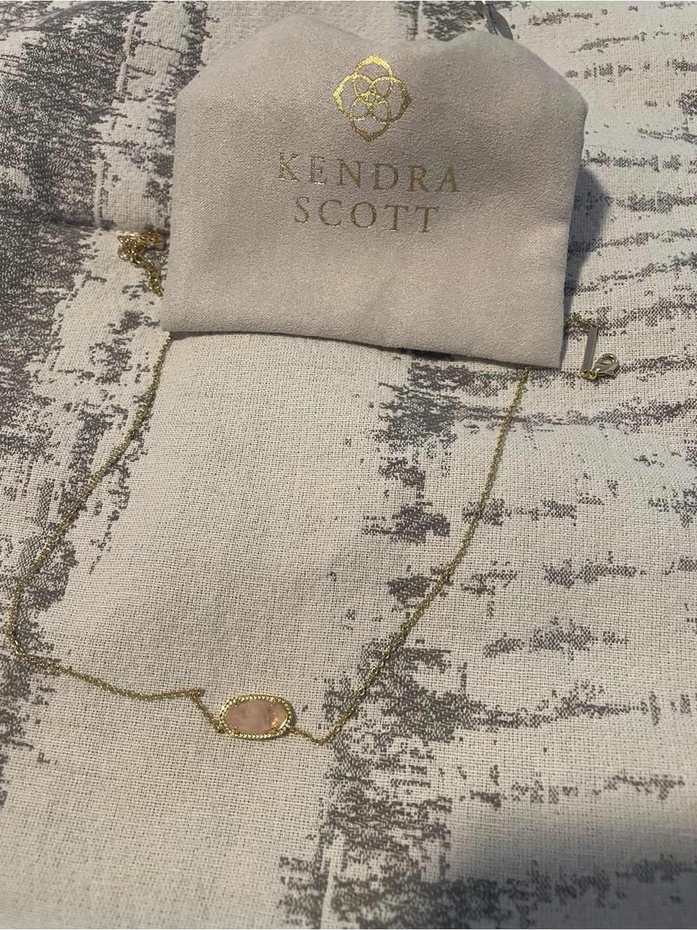 Kendra Scott necklace